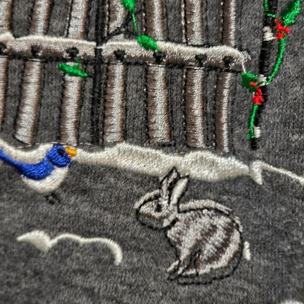 CLEARANCE‎ 💲6️⃣ C&K Designs Snowflake Birdhouse Embroidered Cardigan Large